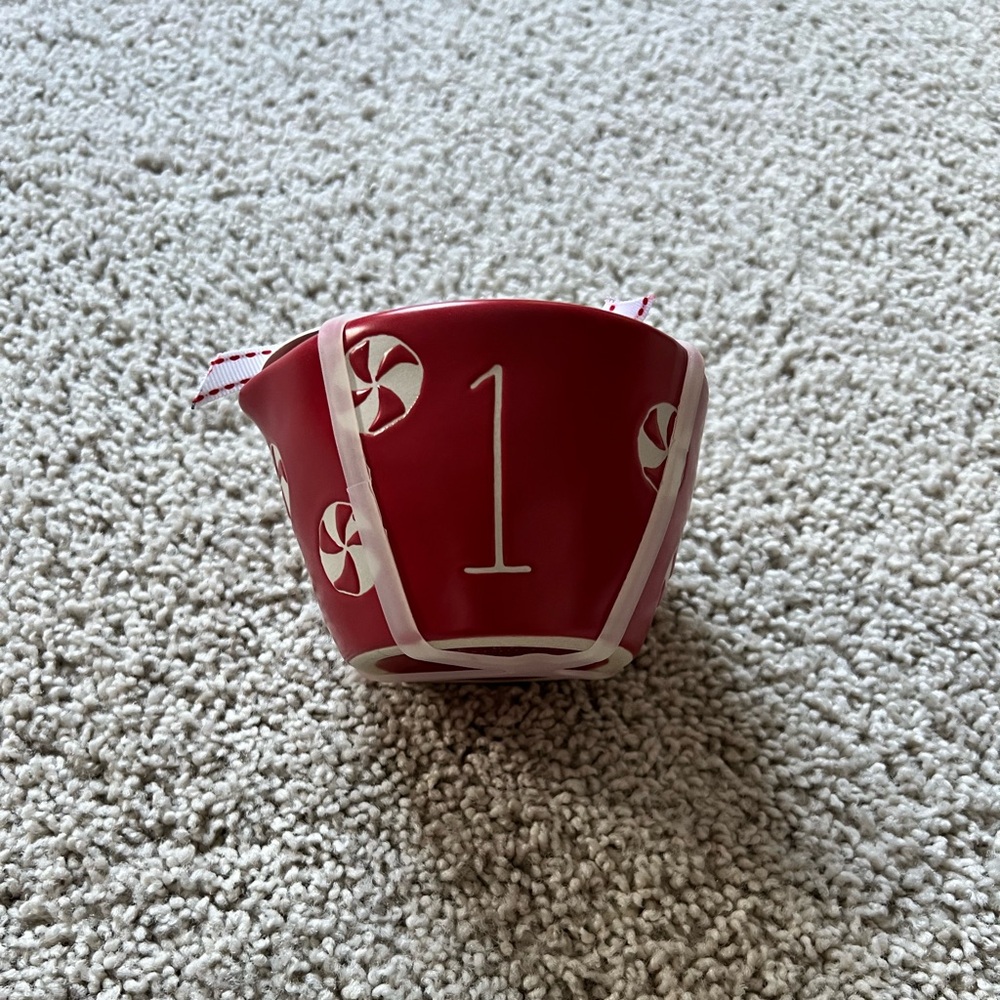 Red Peppermint Measuring Cups - Picture 3 of 9
